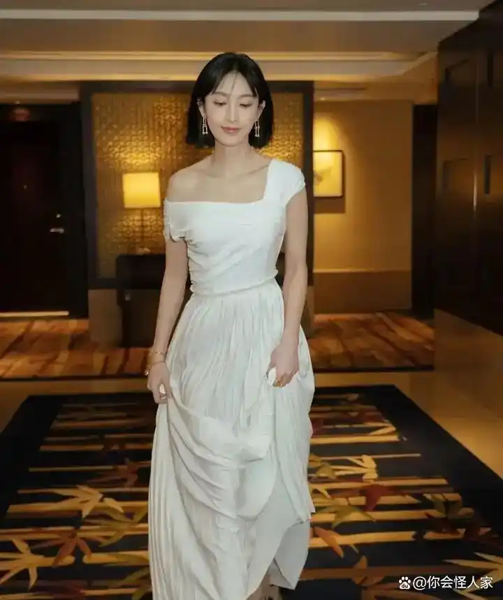 红毯背后明星压力挑战_意外事故处理不当引发争议_经典女明星走光