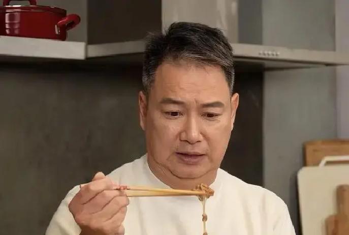 蔡子健 190磅减到160磅 戒掉奶茶 泡游泳池 演员财务总监 中环写字楼 十几亿资产 职场代沟 影视制作预算表 商业模型 回本周期_蔡子健 退出娱乐圈