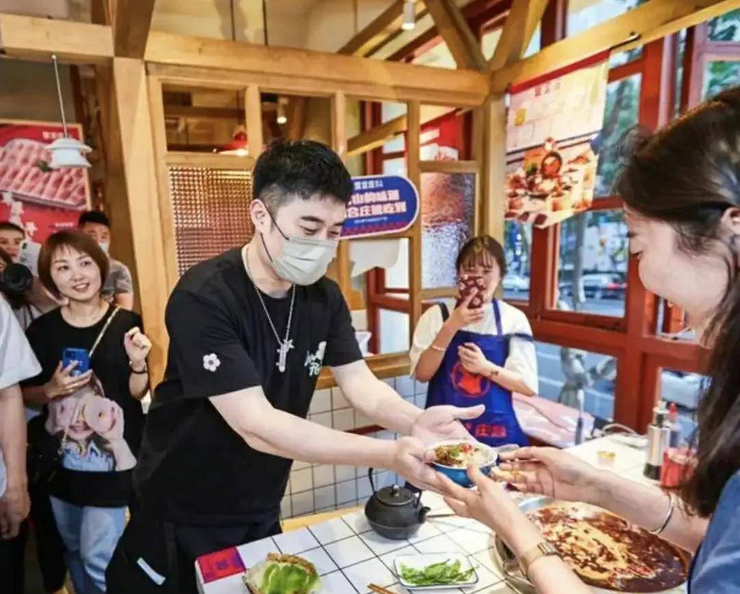 娱乐圈明星黑料_辣木洋子跌落神坛_有明星的花边黑料找谁爆料,